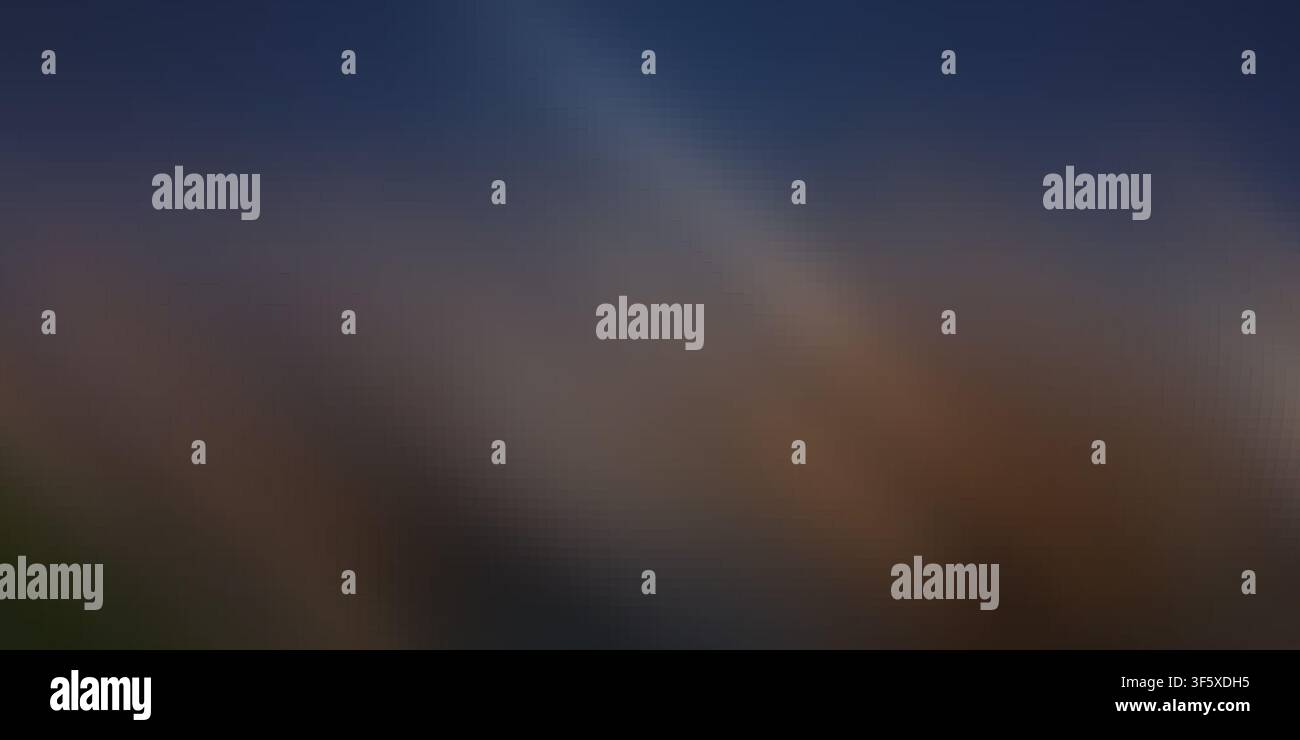 Ein weicher, verschwommener abstrakter Hintergrund mit einem sanften Übergang zwischen tiefblauen und warmbraunen Tönen, der eine stimmungsvolle und raffinierte Atmosphäre schafft Stockfoto
