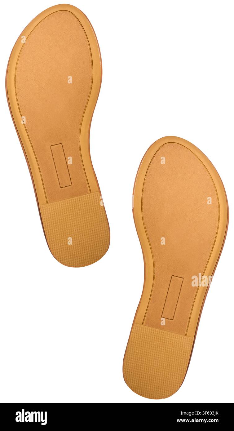 Paar braune Damen-Sandalsohlen isoliert auf weißem Hintergrund, flache Lederschuhsohlen mit Nähten und Fersenkissen, Top-Down-Ansicht im Nahaufnahme Stockfoto