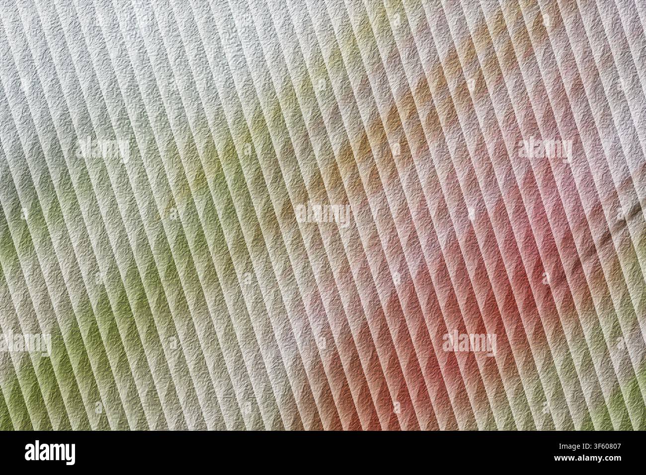 Eine strukturierte Oberfläche mit einem diagonalen Muster, das einen sanften Farbverlauf von Grün zu Rot über die gerippte Struktur aufweist. Stockfoto