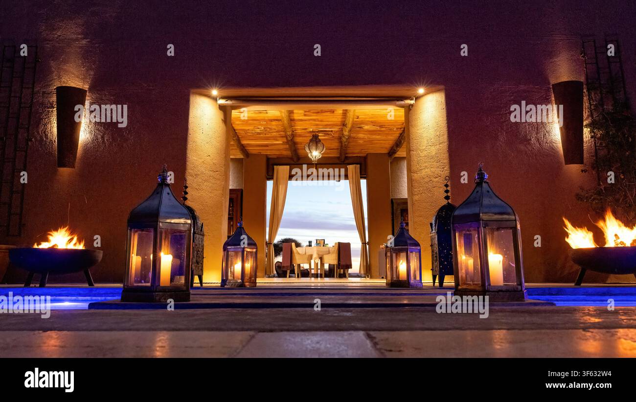 Zentraler Innenhof in Onguma The Fort, Onguma Game Reserve, Namibia, Afrika Stockfoto