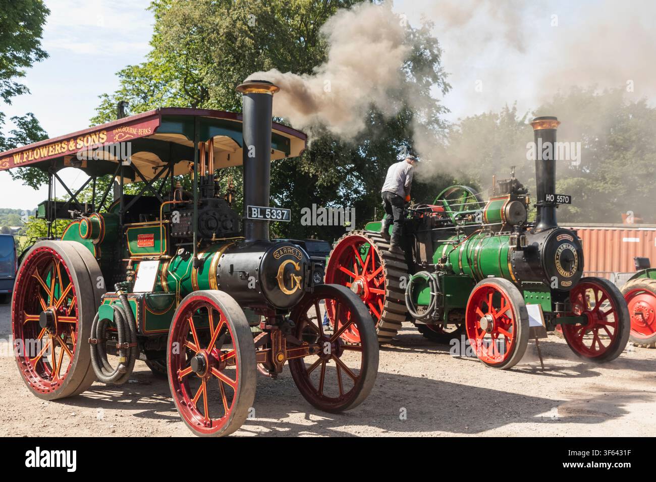 England, Hampshire, Ropley, Ropley Station, Mid-Hants Heritage Railway, auch bekannt als Watercress Line, Ausstellung von Vintage Steam Traktionsmotoren Stockfoto