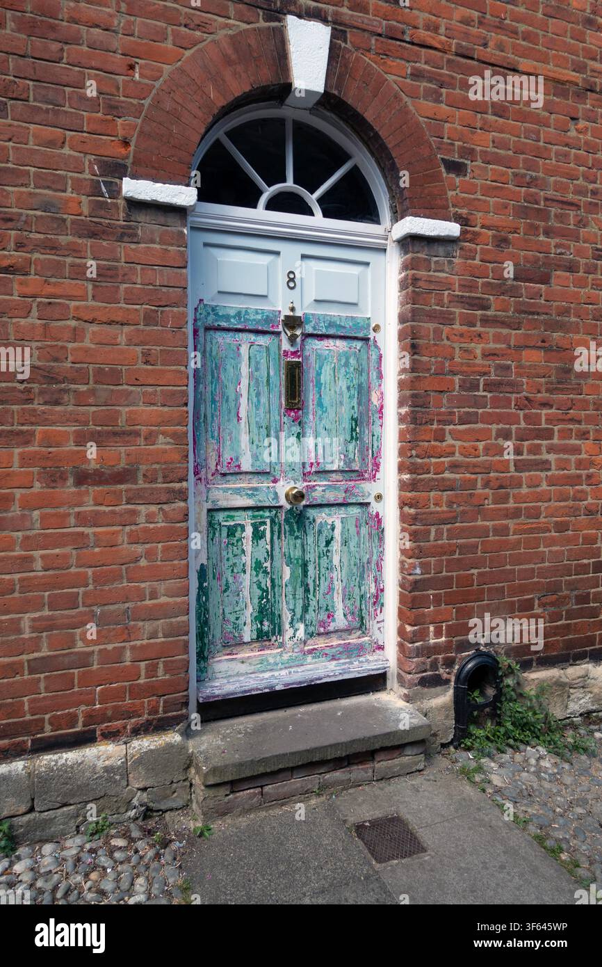 Haustür, abgeschabt, zum Streichen, DIY, Dekoration, Farbschichten Stockfoto