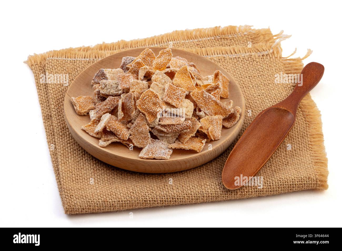 Getrocknete Mandarinenschalenstücke Stockfoto