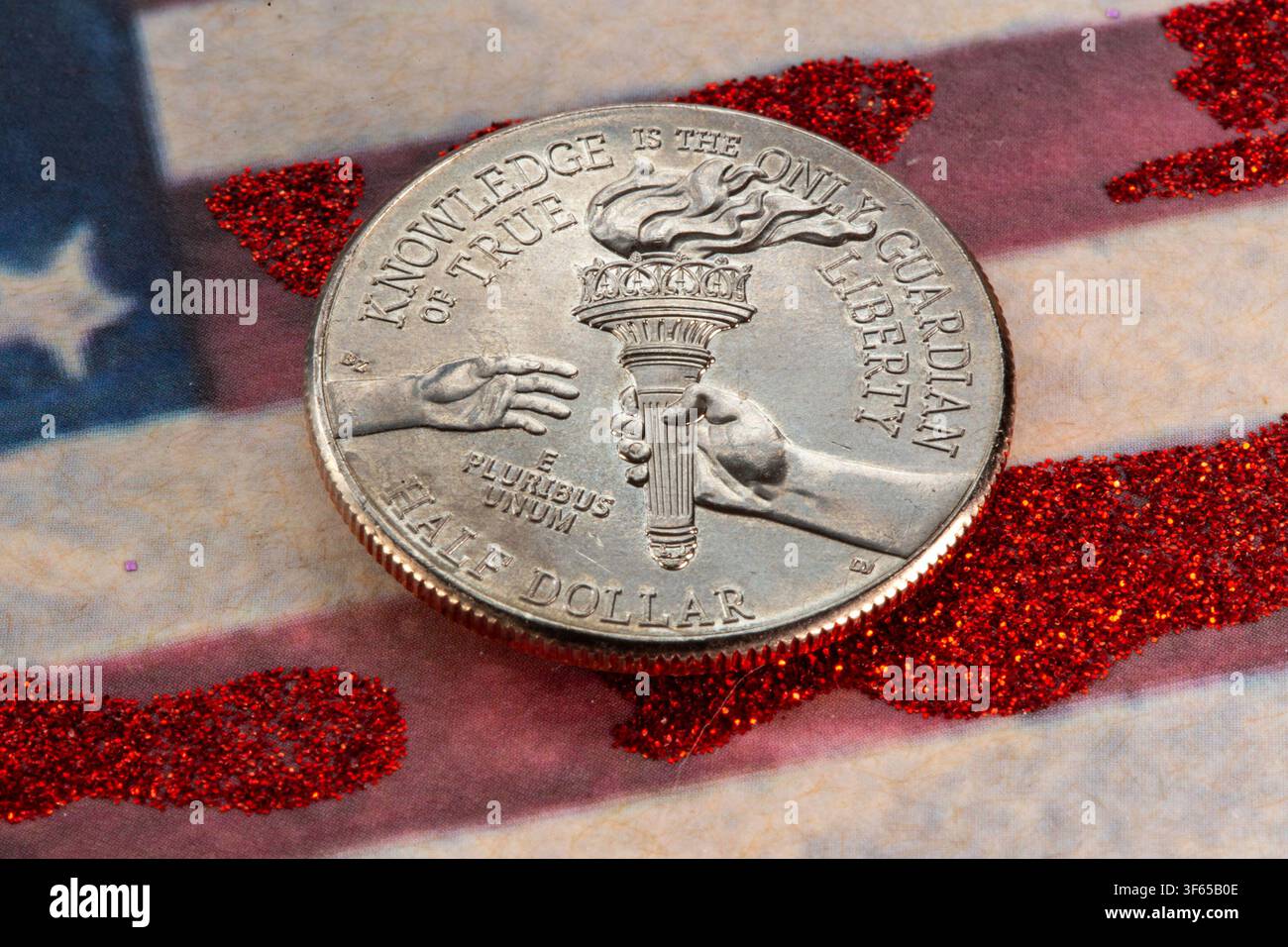 Stillleben des Enduring Liberty Half Dollar zum Gedenken an den 250. Jahrestag der Vereinigten Staaten von Amerika Stockfoto