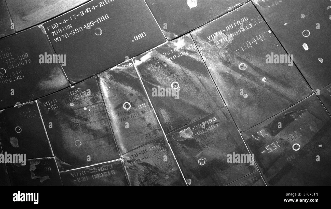 Space Shuttle Atlantis, auf der Mission STS-117, in einer Überblicksaufnahme, die während des Space-Shuttle-Programms von der NASA im Jahr 2007 aufgenommen wurde, wobei Atlantis ein von der NASA für bemannte Raumfahrtmissionen betriebener Space-Shuttle-Orbiter ist. Stockfoto