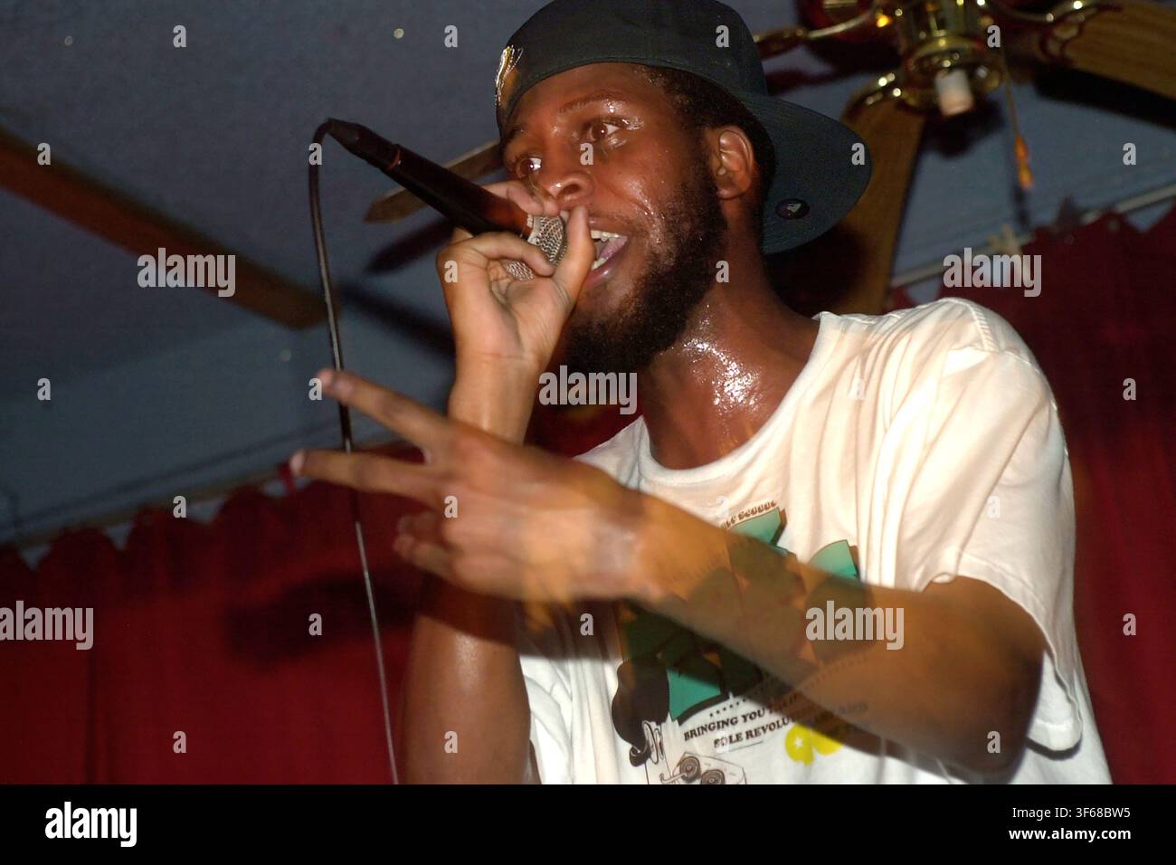 Amerikanischer Hip-Hop-Künstler Phranchyze tritt am 9. August 2008 im Victory Grill in Austin, Texas, auf. (Foto von John Anderson/The Austin Chronicle) Stockfoto