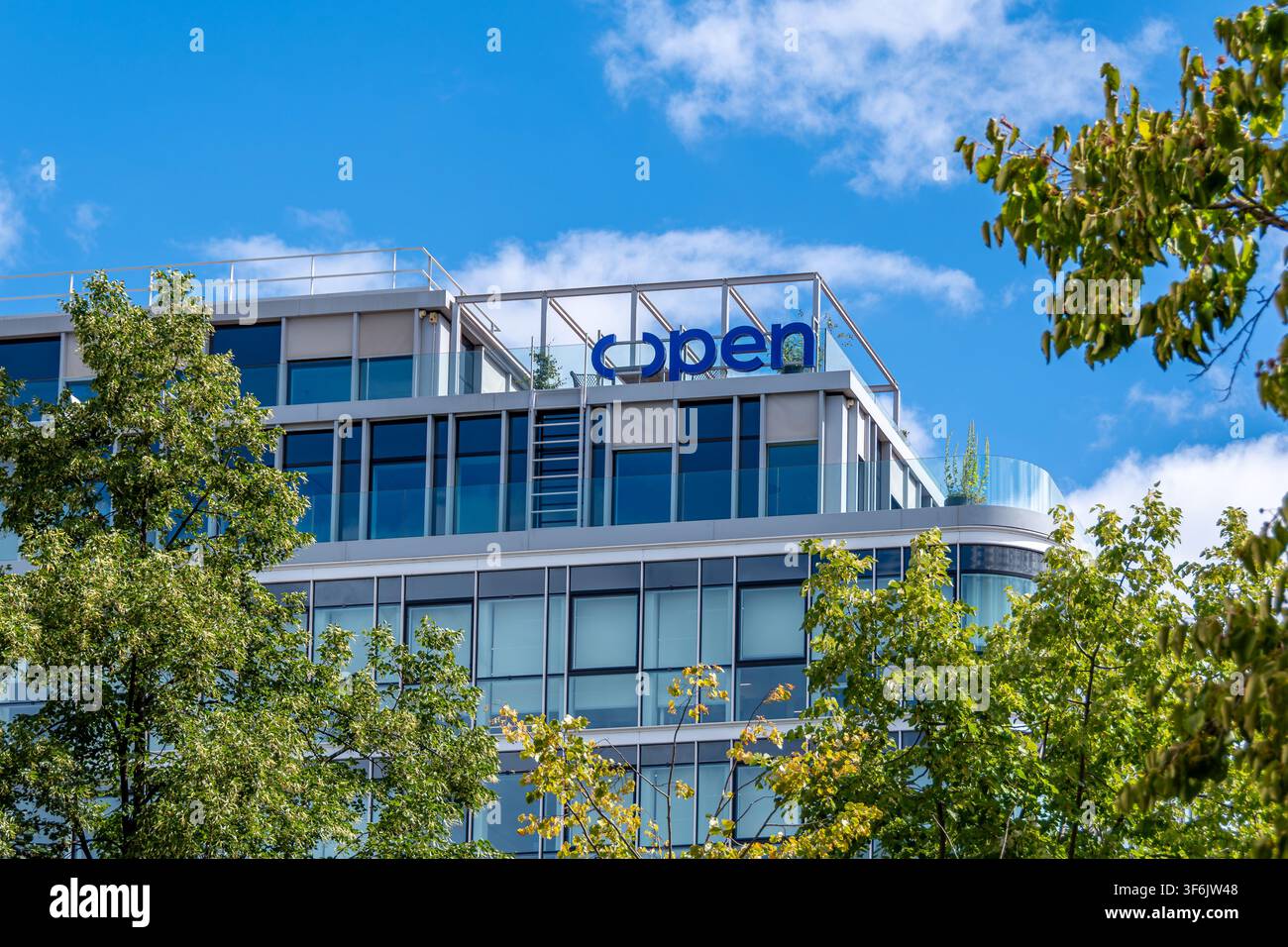 Außenansicht des Hauptsitzes von OPEN, einem französischen Unternehmen für digitale Dienstleistungen, das sich auf Ingenieurberatung und IT-Systemintegration spezialisiert hat Stockfoto