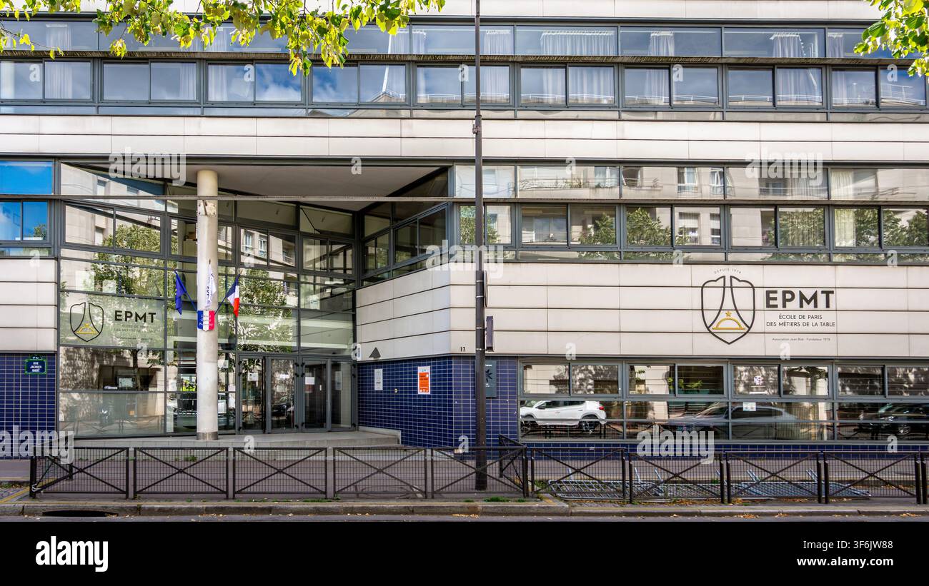 Außenansicht der Ecole de Paris des Métiers de la Table (EPMT), einer französischen Berufsfachschule mit Schwerpunkt auf Gastgewerbe und Kochkunst Stockfoto