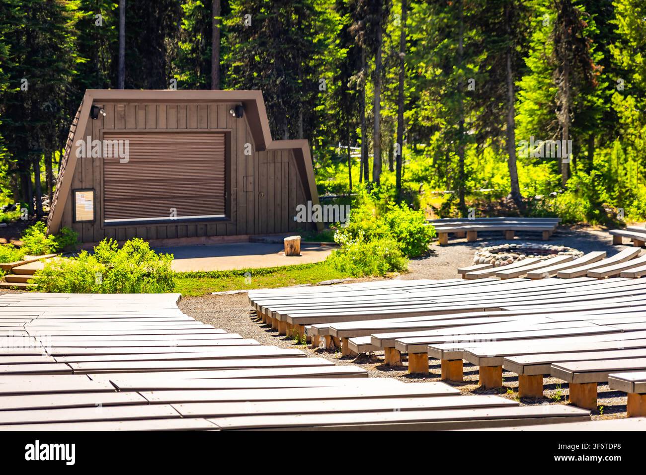 Freiluft-Amphitheater-Sitzbereich in Colter Bay nahe Jackson Lake im Grand-Teton-Nationalpark Stockfoto