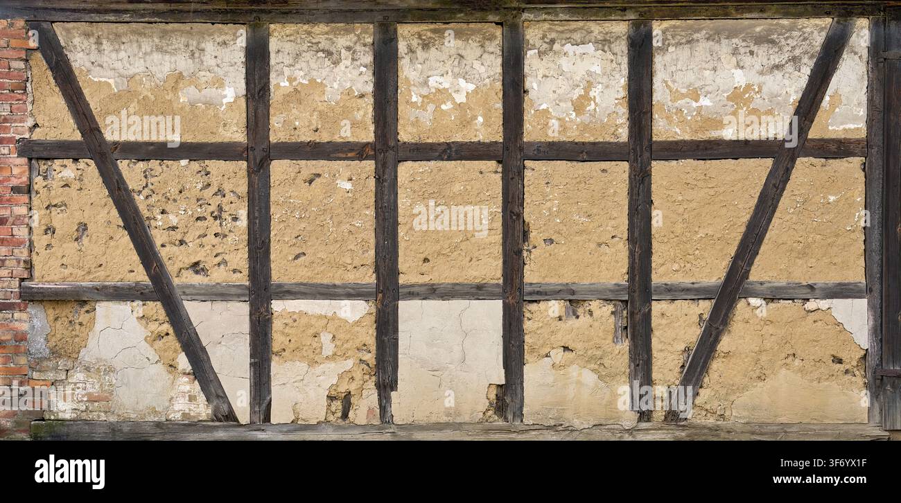 Wand einer alten Scheune mit Fachwerk Stockfoto