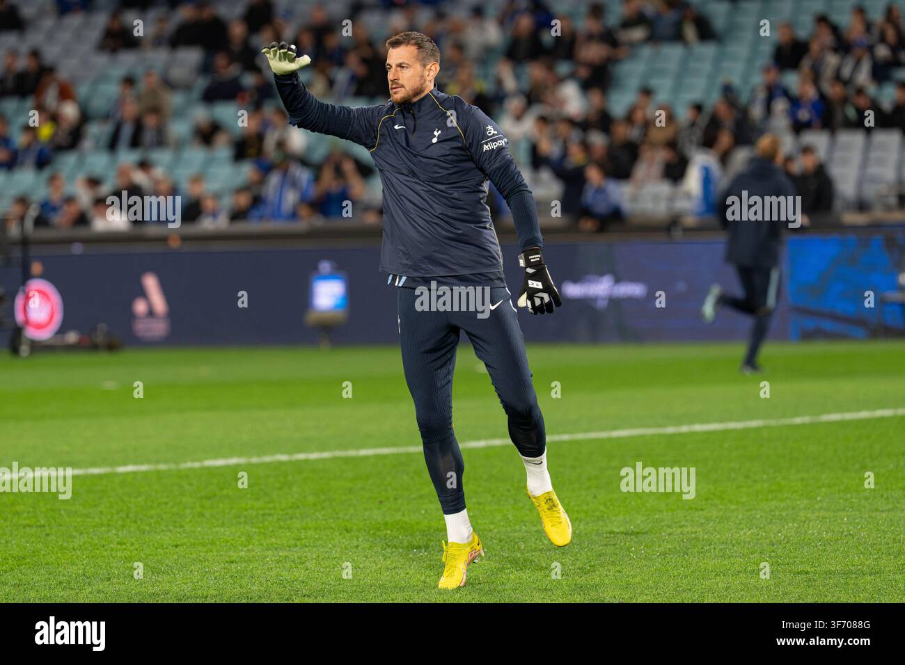 Tottenham-Torwart Martin Dubravka wärmt sich vor dem Spiel Chelsea FC gegen Tottenham Hotspur Sydney Super Cup am 1. August 2026 im Accor Stadium auf Stockfoto
