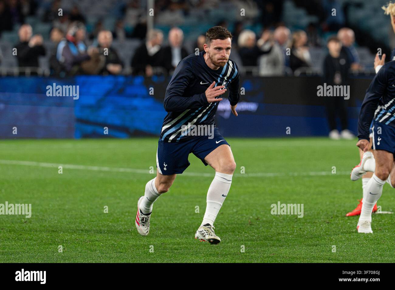Andy Robertson von Tottenham warmt sich vor dem Spiel Chelsea FC gegen Tottenham Hotspur Sydney Super Cup am 1. August 2026 im Accor Stadium auf Stockfoto