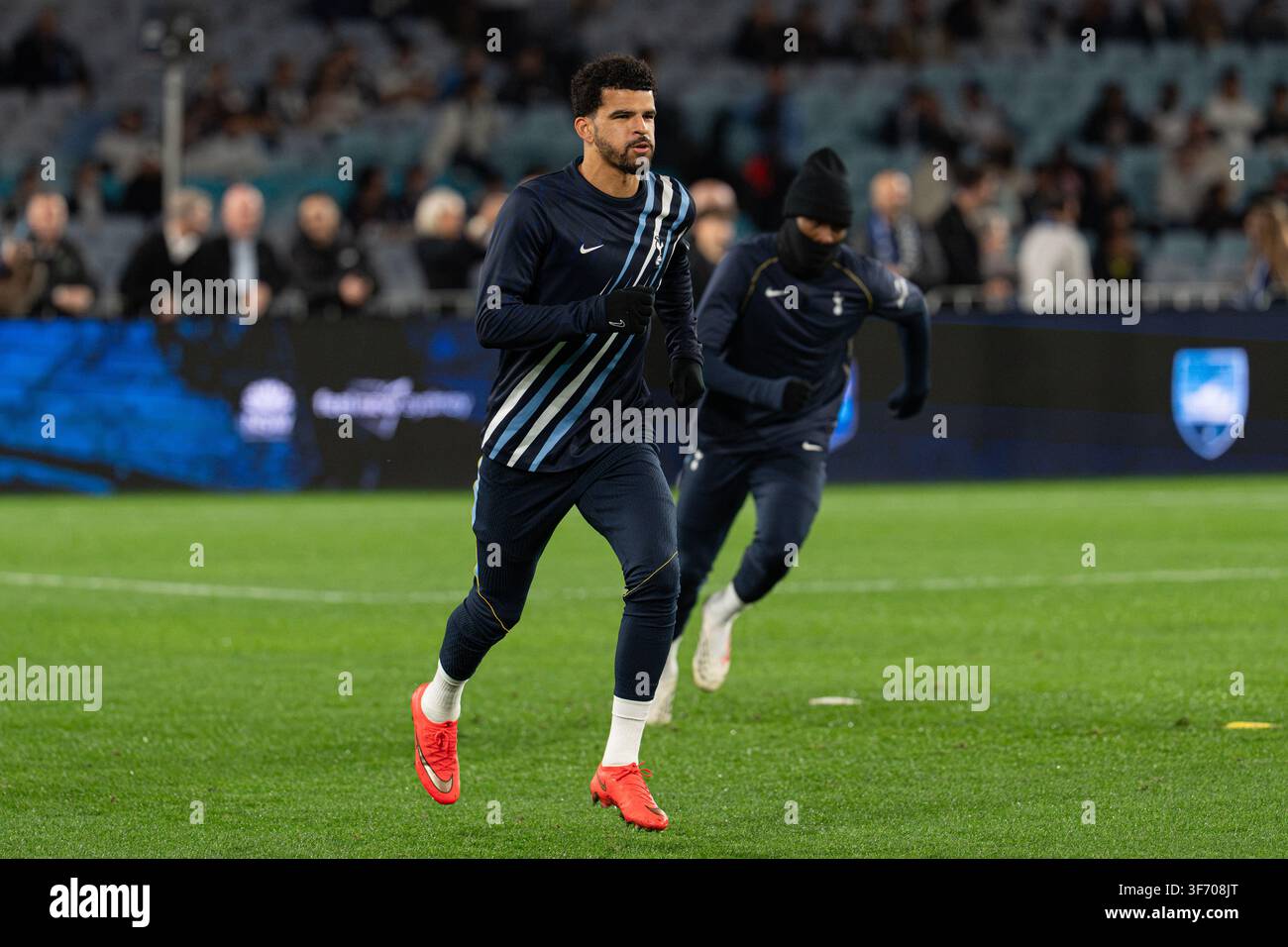 Dominic Solanke von Tottenham wärmt sich vor dem Spiel Chelsea FC gegen Tottenham Hotspur im Sydney Super Cup am 1. August 2026 im Accor Stadium auf Stockfoto