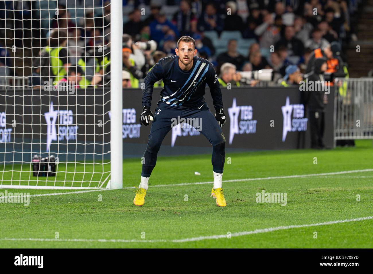 Tottenham-Torwart Martin Dubravka wärmt sich vor dem Spiel Chelsea FC gegen Tottenham Hotspur Sydney Super Cup am 1. August 2026 im Accor Stadium auf Stockfoto