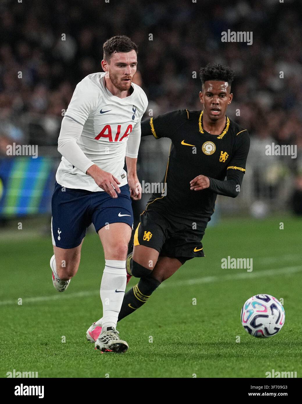 Andy Robertson von Tottenham dribbelt den Ball während des Spiels Chelsea FC gegen Tottenham Hotspur Sydney Super Cup am 1. August 2026 im Accor Stadium Stockfoto