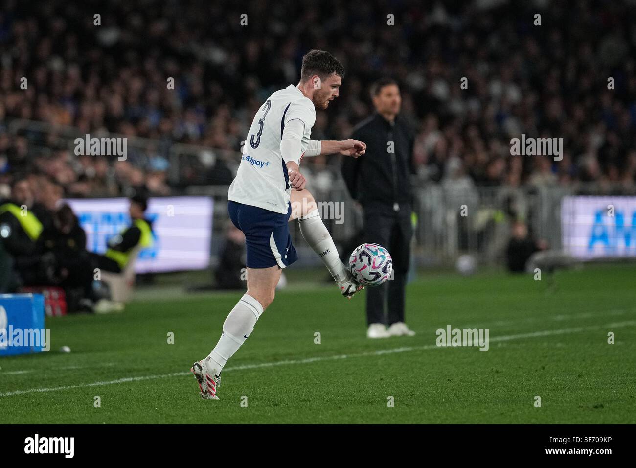 Andy Robertson von Tottenham kontrolliert den Ball während des Spiels Chelsea FC gegen Tottenham Hotspur im Sydney Super Cup am 1. August 2026 im Accor Stadium Stockfoto