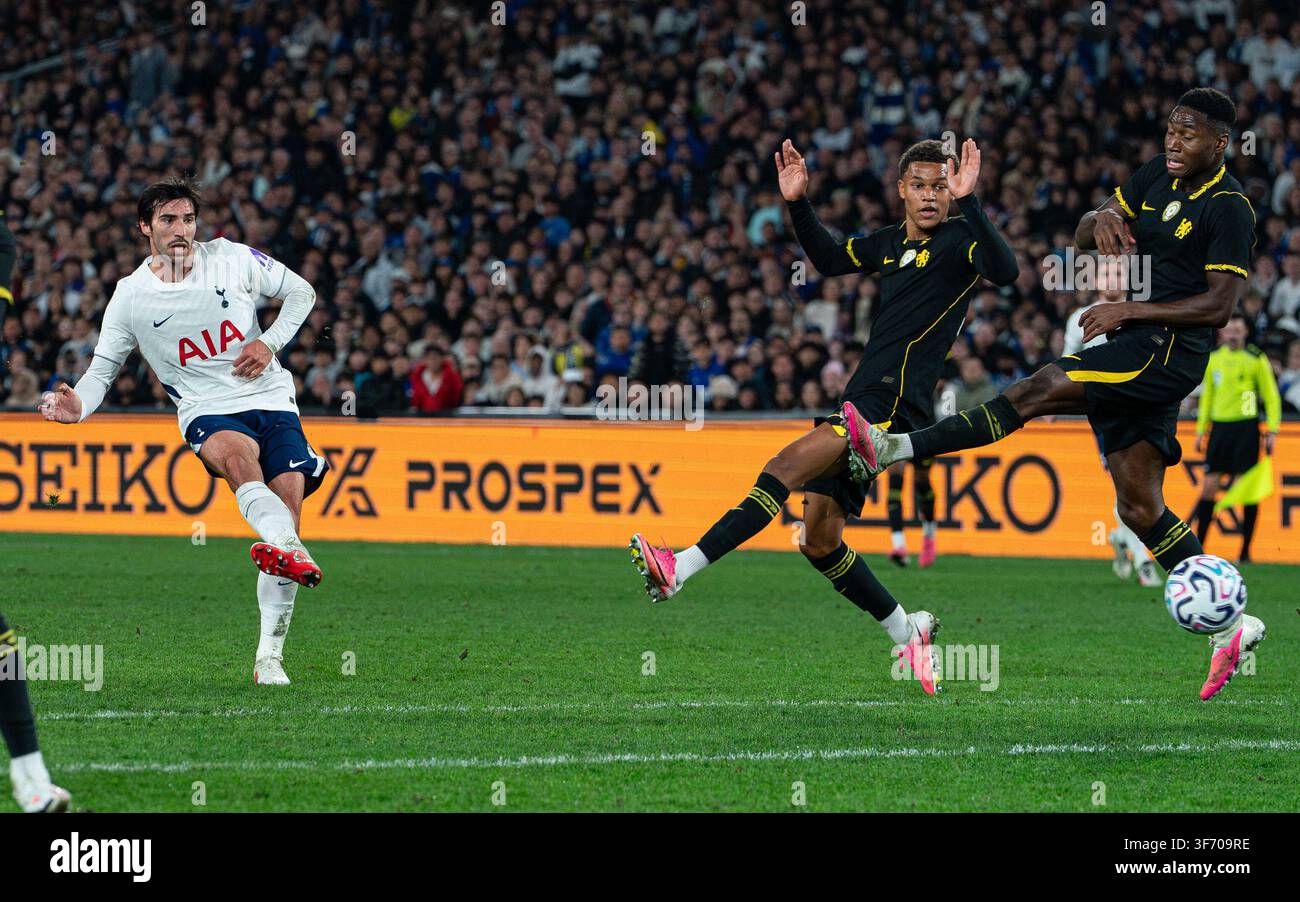 Sandro Tonali von Tottenham schießt aufs Tor während des Spiels Chelsea FC gegen Tottenham Hotspur im Sydney Super Cup am 1. August 2026 im Accor Stadium Stockfoto