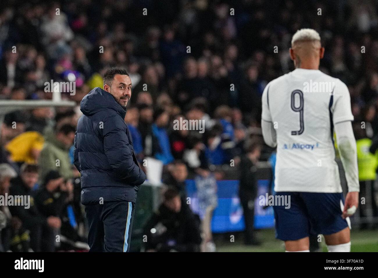 Tottenham-Haupttrainer Roberto De Zerbi reagiert auf Richarlison an der Seitenlinie während des Chelsea FC gegen Tottenham Hotspur Sydney Super Cup Spiel am 1. Stockfoto
