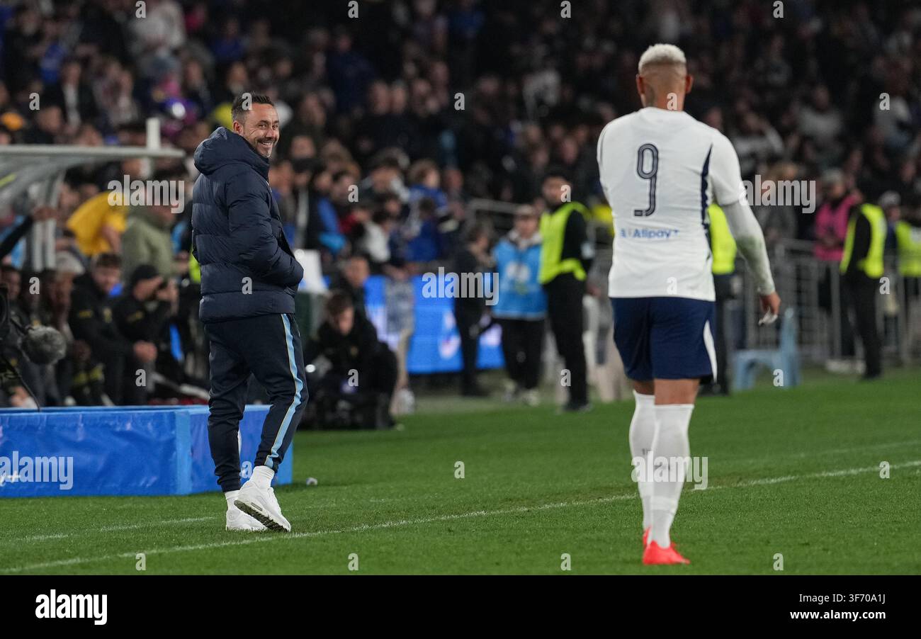 Tottenham-Haupttrainer Roberto De Zerbi reagiert auf Richarlison an der Seitenlinie während des Chelsea FC gegen Tottenham Hotspur Sydney Super Cup Spiel am 1. Stockfoto