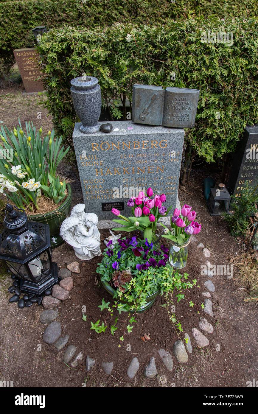 Das Grab von Cisse und Sami Häkkinen auf dem Hietaniemi-Friedhof in Helsinki, Finnland Stockfoto