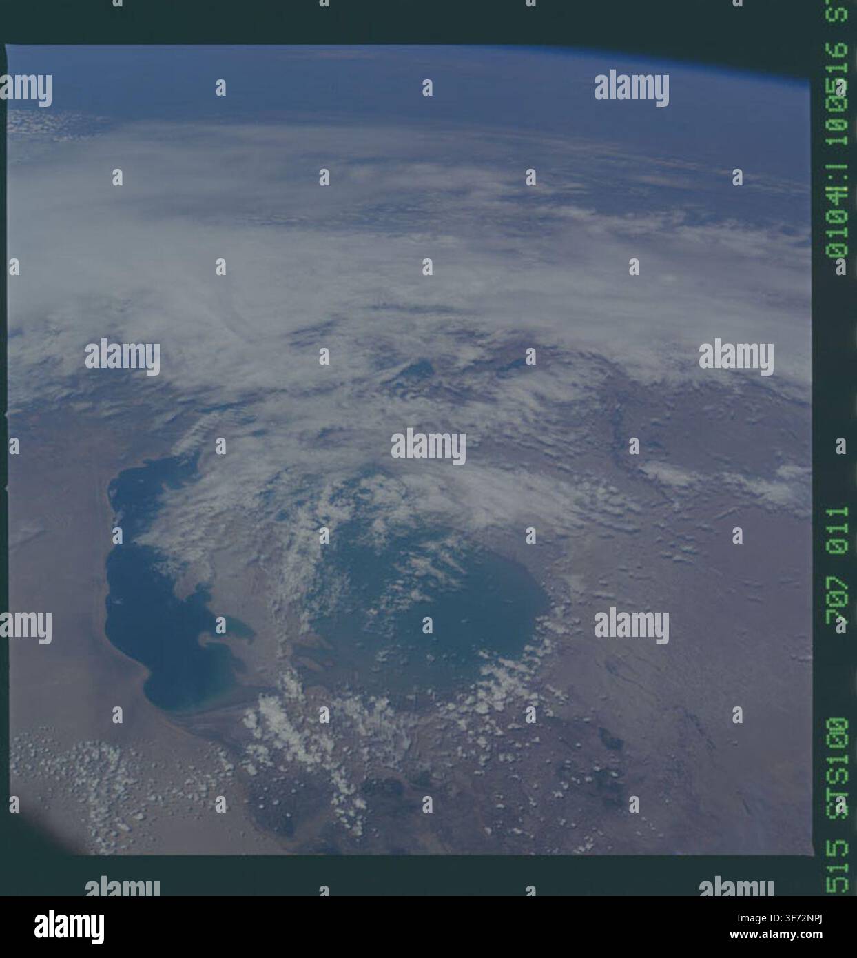 Das Aralsee, wie er in einem Erdbeobachtungsbild zu sehen ist, das während der STS-100-Space-Shuttle-Mission aufgenommen wurde. Stockfoto