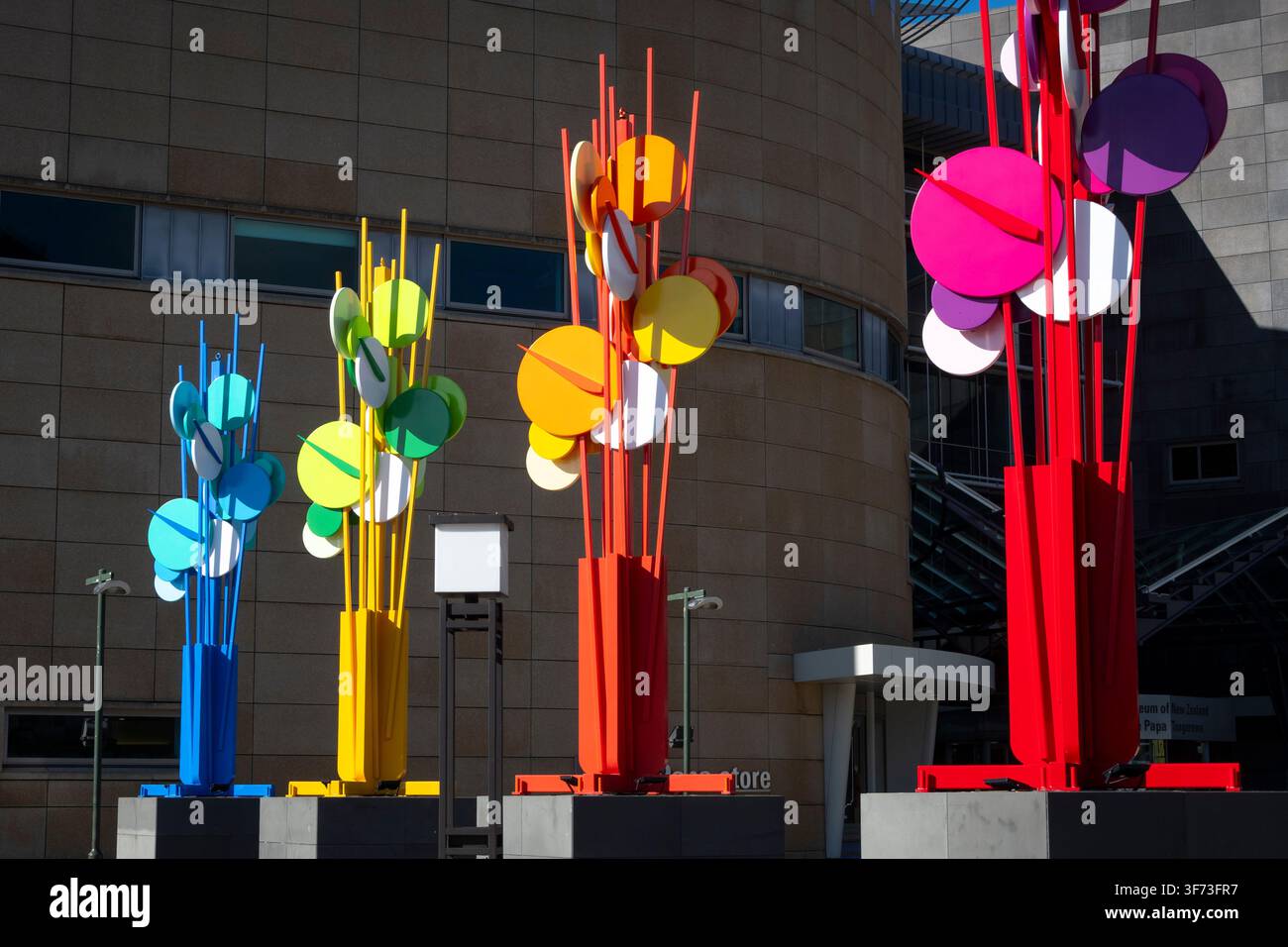Kunstwerke vor dem Te Papa Nationalmuseum, Wellington, Nordinsel, Neuseeland Stockfoto