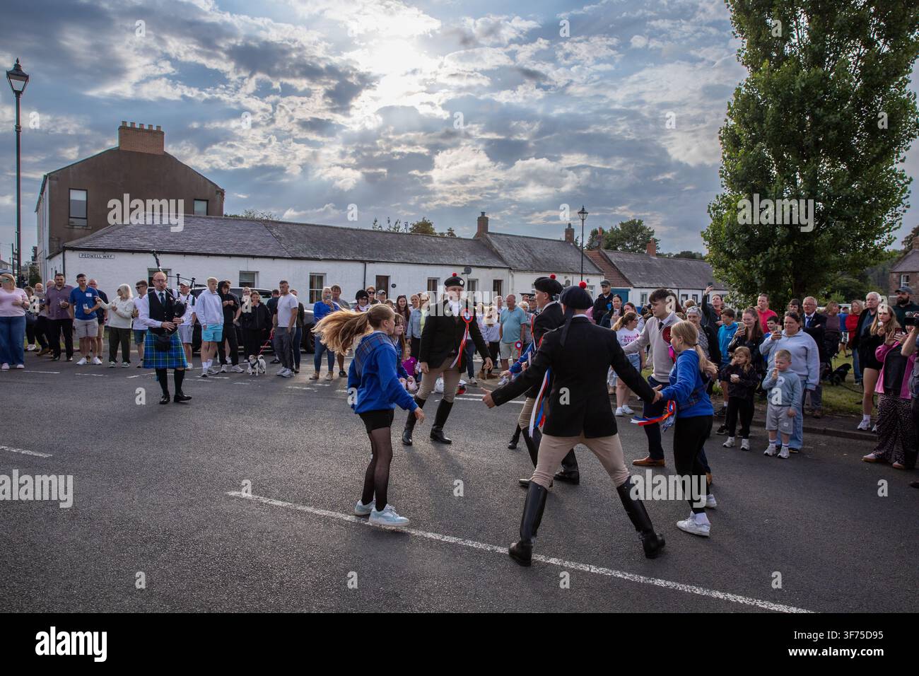 Der jährliche Besuch des Coldstreamers in Norham während der Coldstream Civic Week Stockfoto