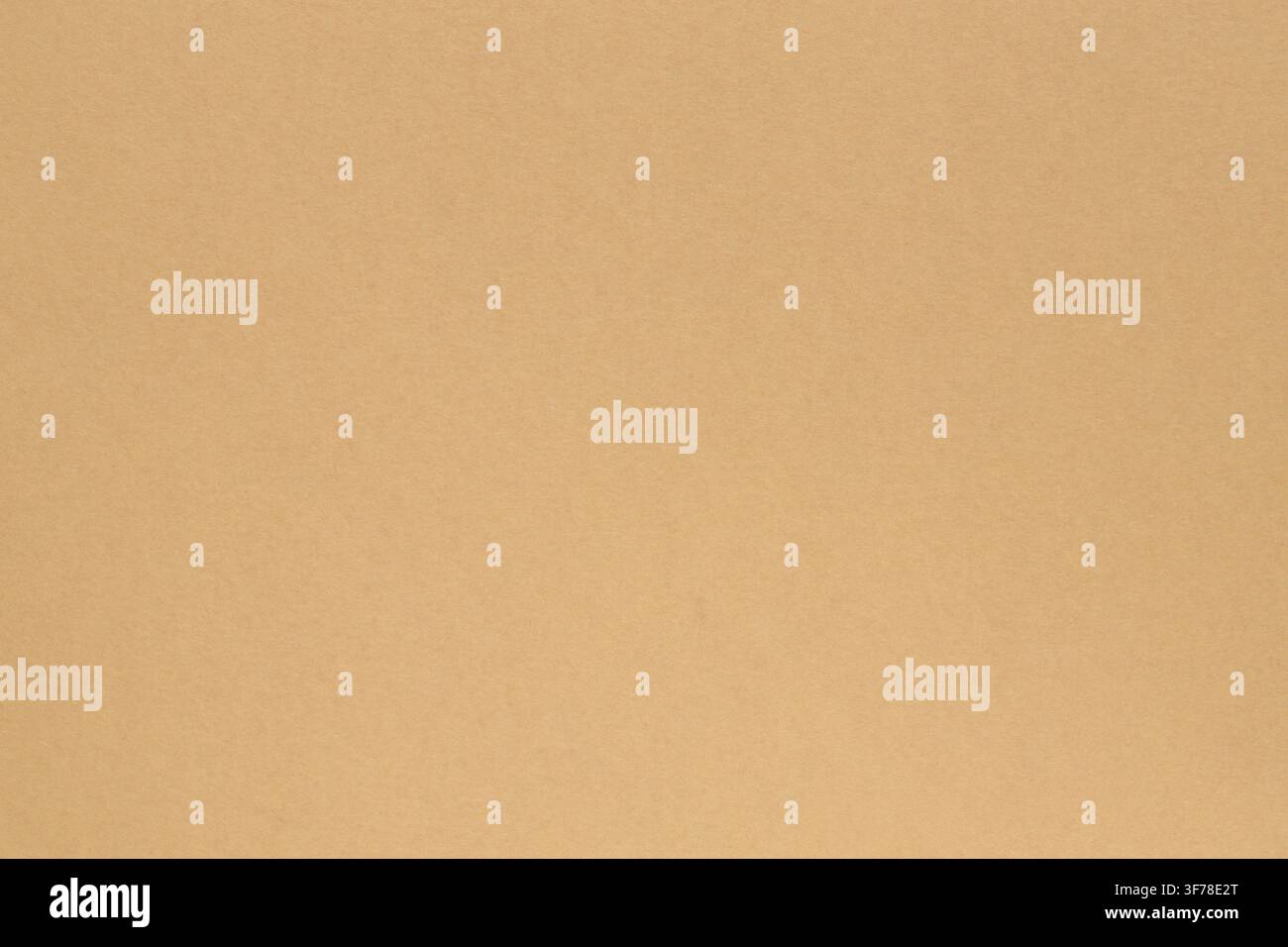 Beiger Papierhintergrund mit glatter Oberflächentextur für minimalistisches Design und Kopierraum Stockfoto