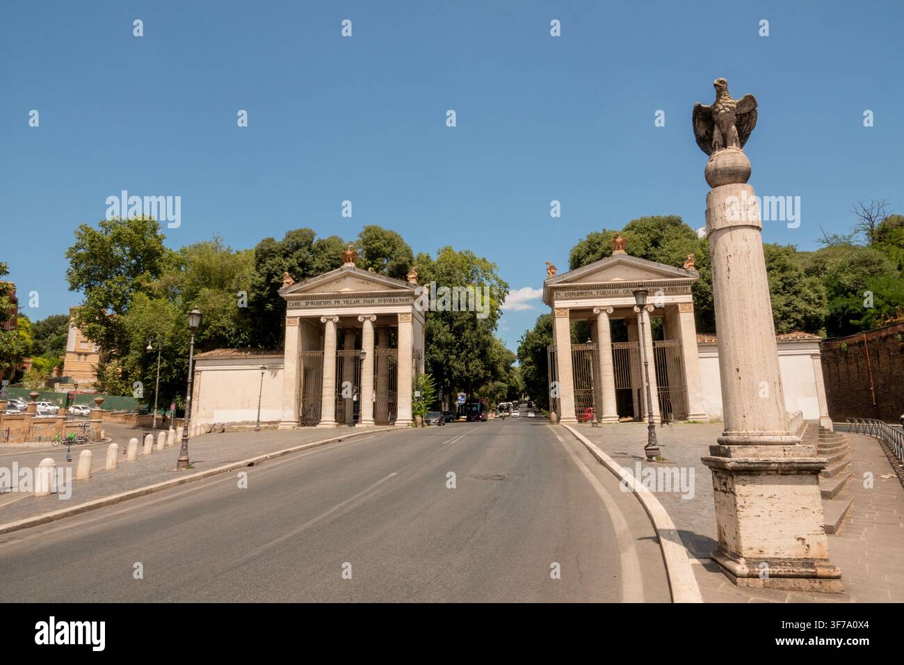 Monumentaler Haupteingang zum Park der Villa Borghese vom Piazzale Flaminio, Rom, Italien Stockfoto