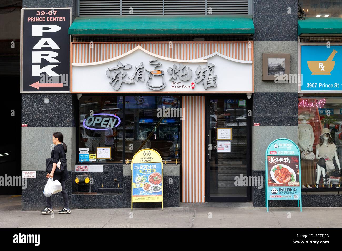 Hausgemachte Suppe 家有炖罐, 39-07 Prince St, Queens, New York, NYC-Laden eines chinesischen Restaurants im Downtown Flushing Chinatown. Stockfoto