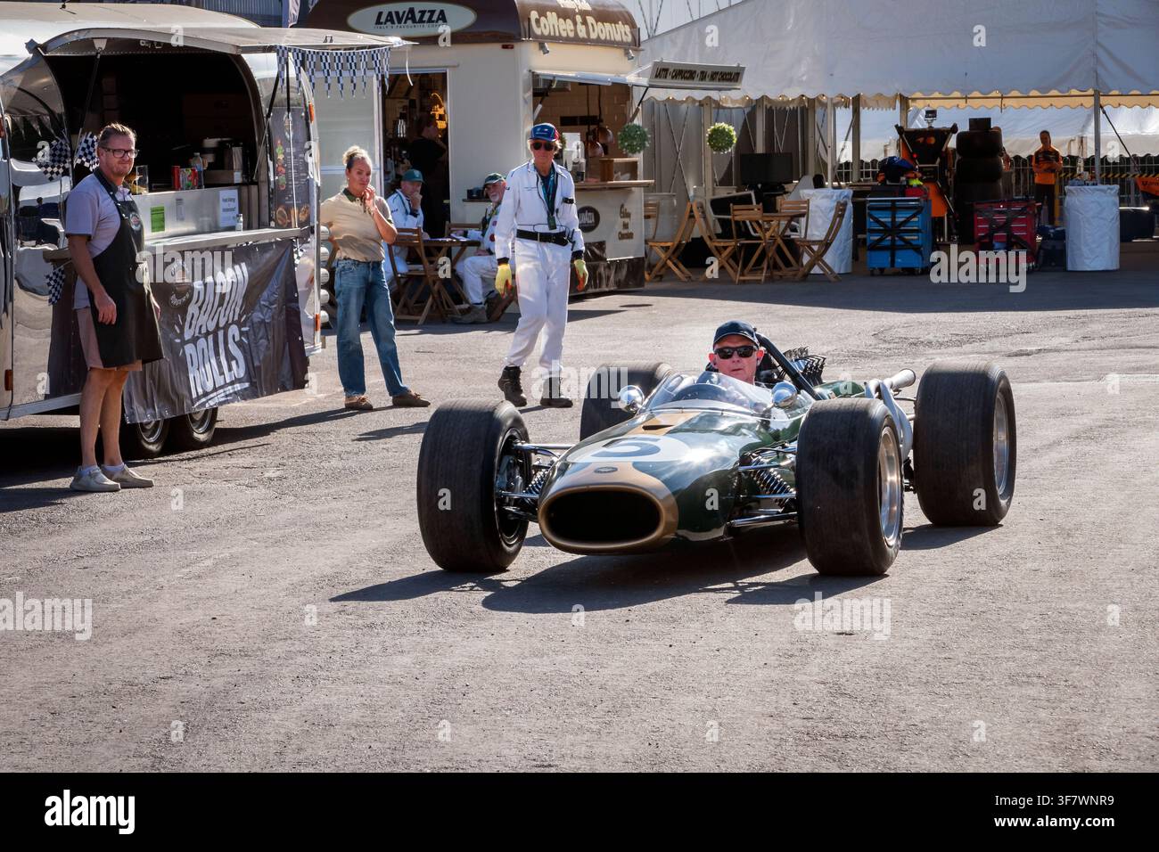 Brabham-F1-Auto aus den 1960er Jahren bei den Feierlichkeiten zum 1. Grand Prix Großbritanniens in Brooklands am 8.8.2026 Stockfoto