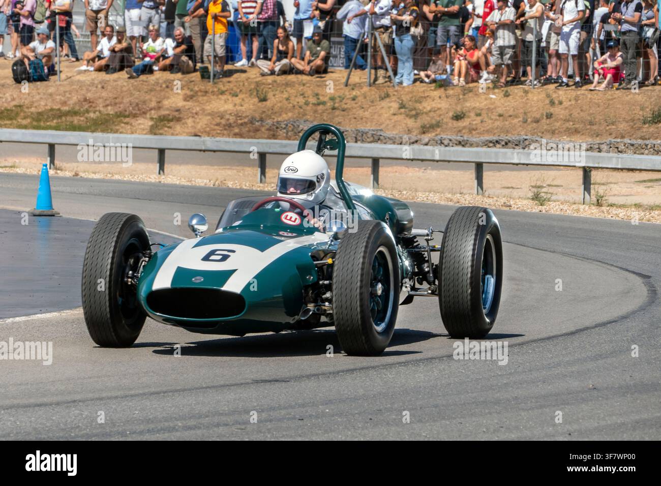 1960 Cooper Climax Grand Prix-Auto bei den Brooklands Britain's 1. Grand Prix-Feierlichkeiten am 8.8.2026 Stockfoto