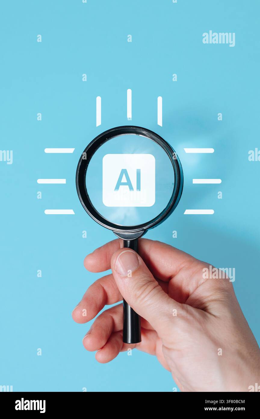 Hand, die eine Lupe über einem KI-Künstliche-Intelligenz-Schild auf blauem Hintergrund hält, Tech-Innovations-Suchkonzept. Hochwertiges Foto Stockfoto