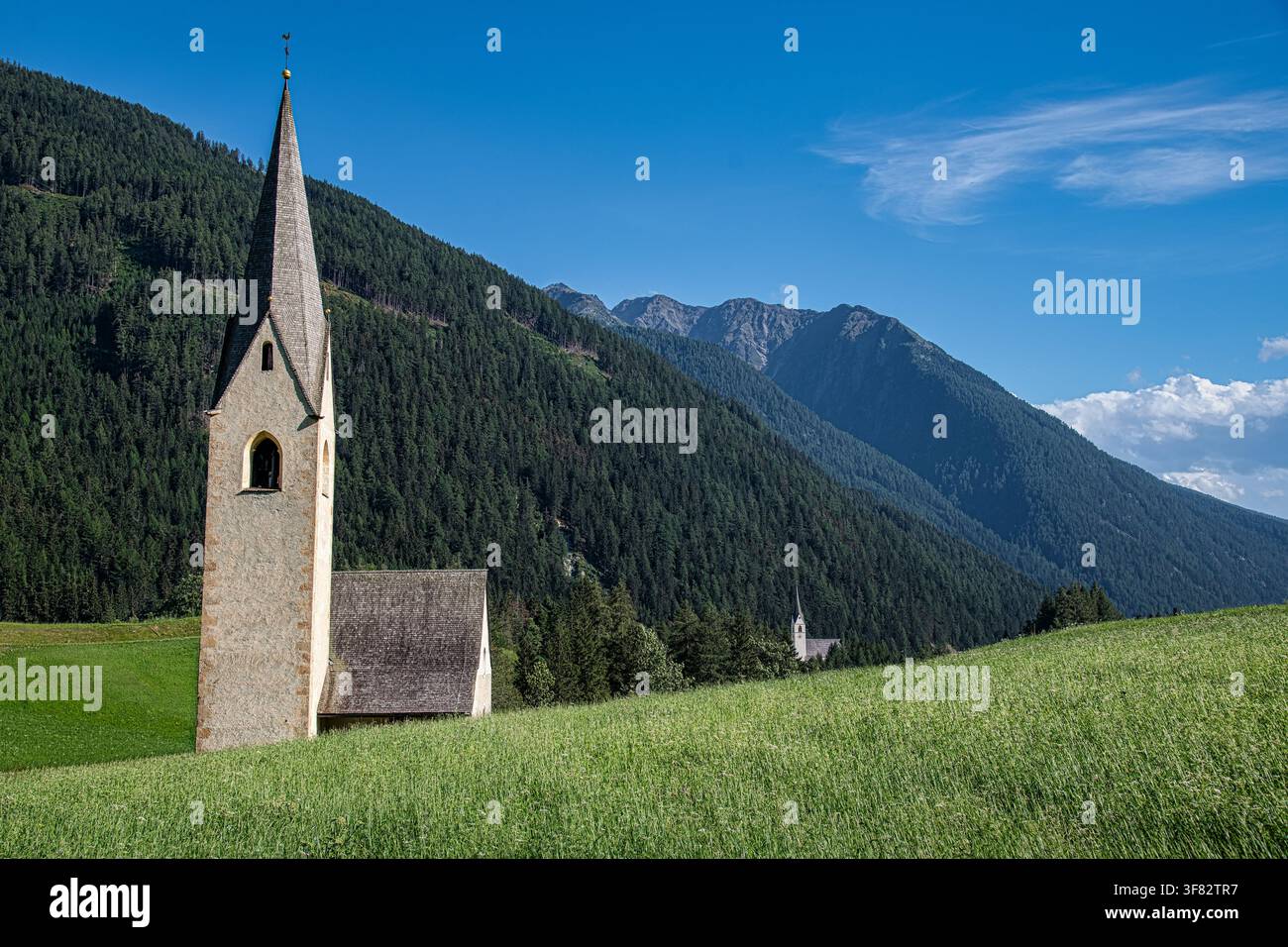 Die Pfarrkirche St. Georg in Kals am Großglockner in Osttirol (Österreich) Stockfoto