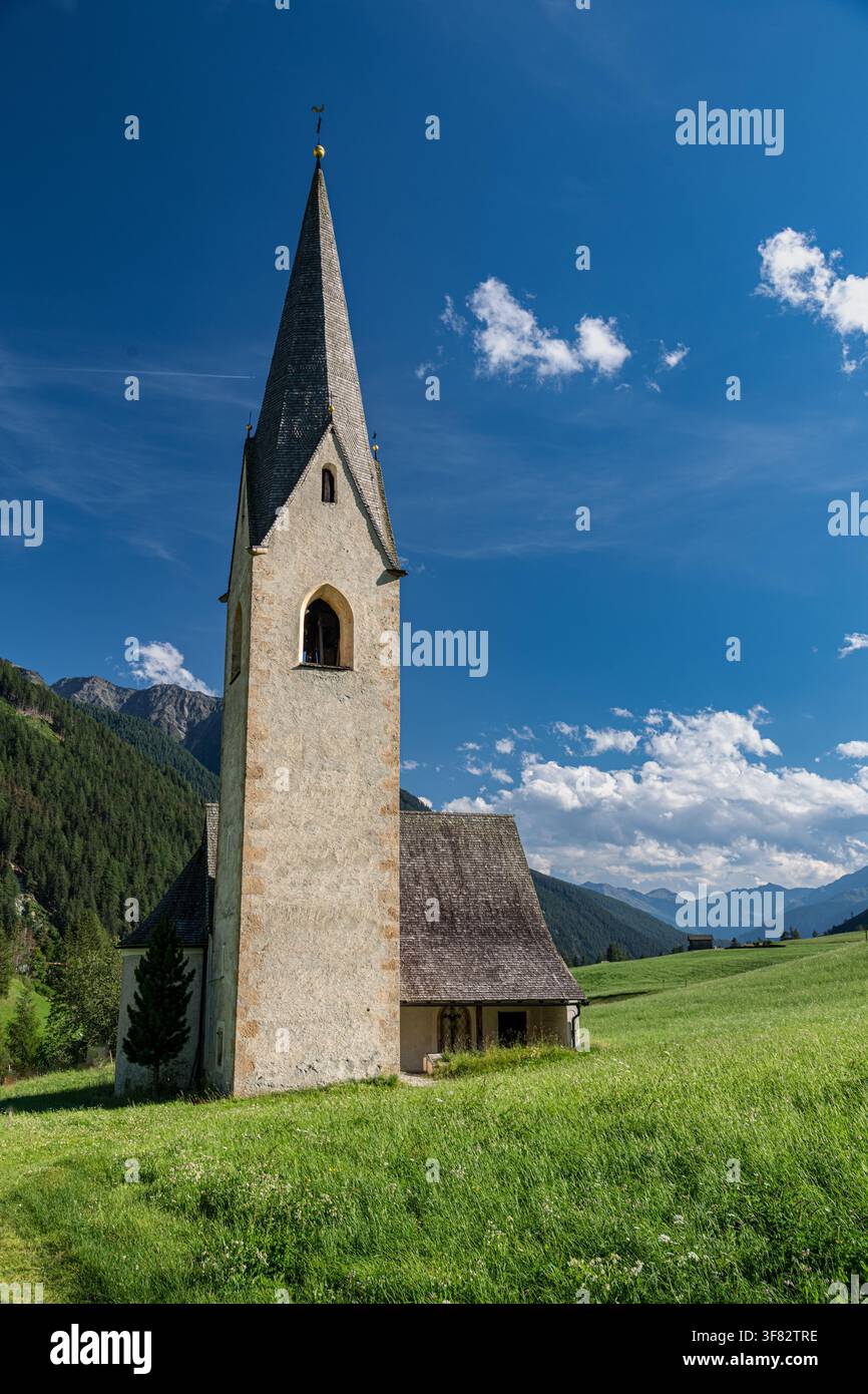 Die Pfarrkirche St. Georg in Kals am Großglockner in Osttirol (Österreich) Stockfoto