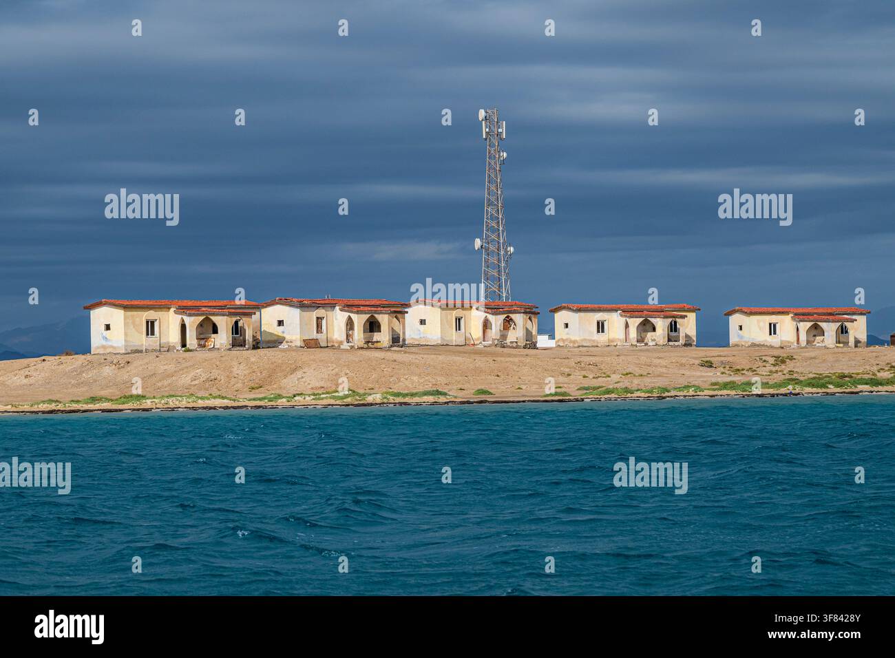 Verlassenes Resort am Roten Meer im Sudan, bekannt für seine Rolle in einem berühmten Film über Tauchen und Erkundung Stockfoto