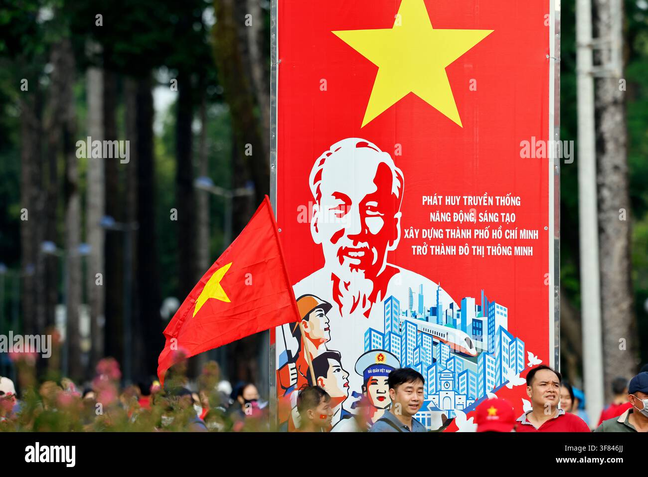 Feier der 50 Jahre vietnamesischer Wiedervereinigung mit Veranstaltungen und nationalem Stolz in Ho-Chi-Minh-Stadt Stockfoto