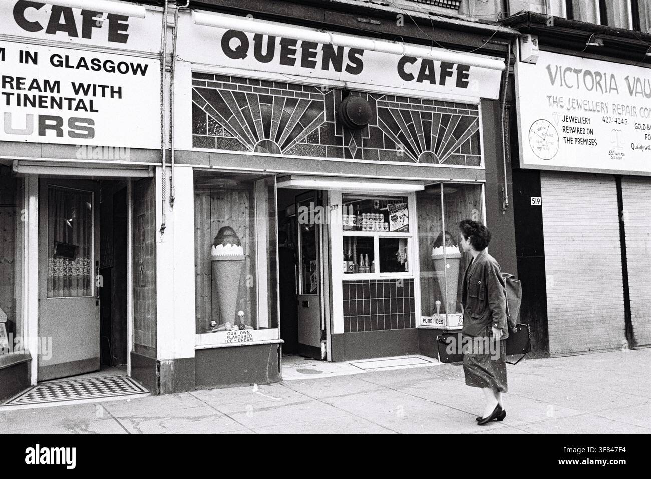 Das historische Queen's Cafe befindet sich in der Victoria Road im Stadtteil Govanhill von Glasgow, Schottland, 1990 Stockfoto