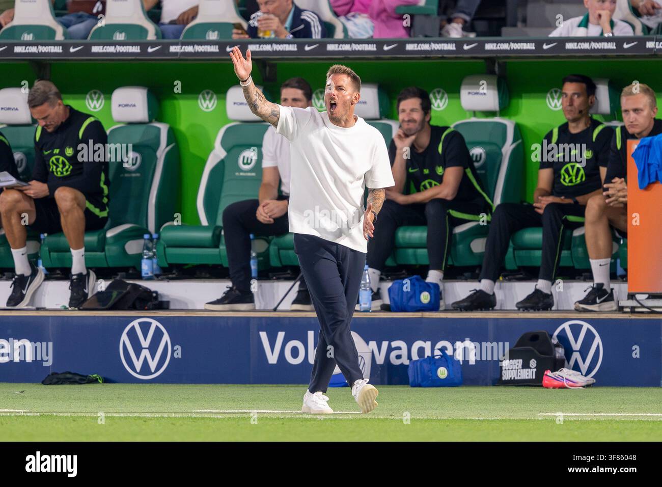 08.08.2026: Fußball, 2. Bundesliga: VfL Wolfsburg - 1. FC Kaiserslautern, 1. Spieltag in der Volkswagen Arena. Trainer Tobias Strobl (VfL Wolfsburg) r Stockfoto