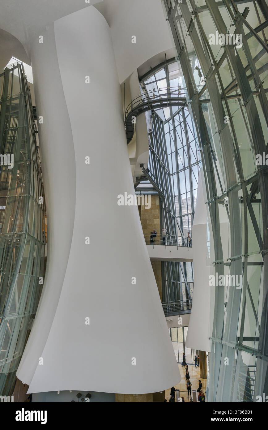 Innenraum des Guggenheim-Museums in Bilbao, Spanien Stockfoto