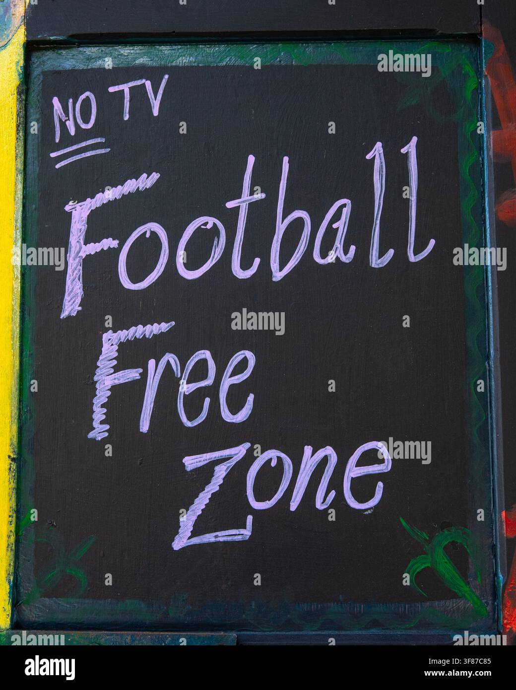 KEIN FERNSEHEN - Fußball-Freizonen-Schild. Stockfoto