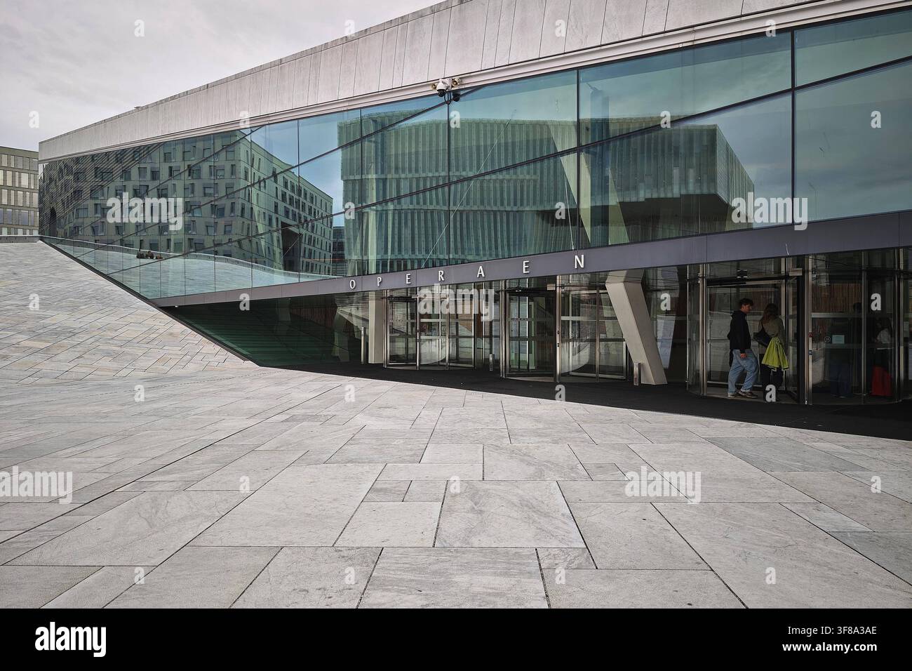 Oslo, Norwegen, 09.08.2026: Das Neue Opernhaus in Oslo ist seit April 2008 die Spielstätte der Norwegischen Oper. *** Oslo, Norwegen, 9. August 2026 Das Neue Opernhaus in Oslo ist seit April 2008 die Heimat der Norwegischen Oper Copyright: xdtsxNachrichtenagenturx dts 129811 Stockfoto