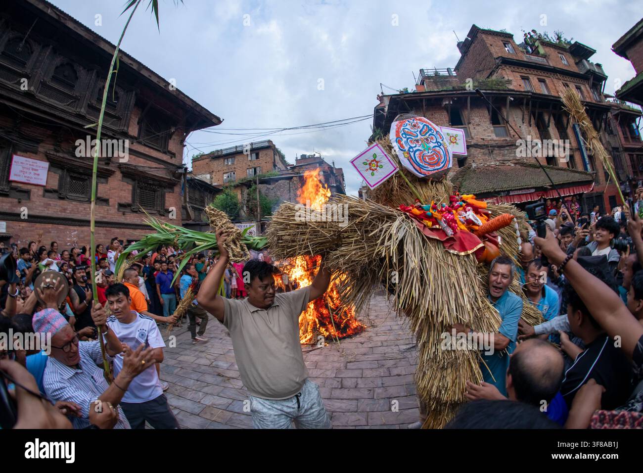 11. August 2026. Bhaktapur, Nepal. Gathemangal, auch allgemein bekannt als Gathamuga Chahre. Stockfoto