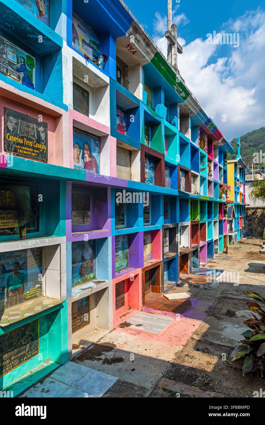 Traditioneller guatemaltekischer Friedhof, Region des Atitlan-Sees, Guatemala. Stockfoto