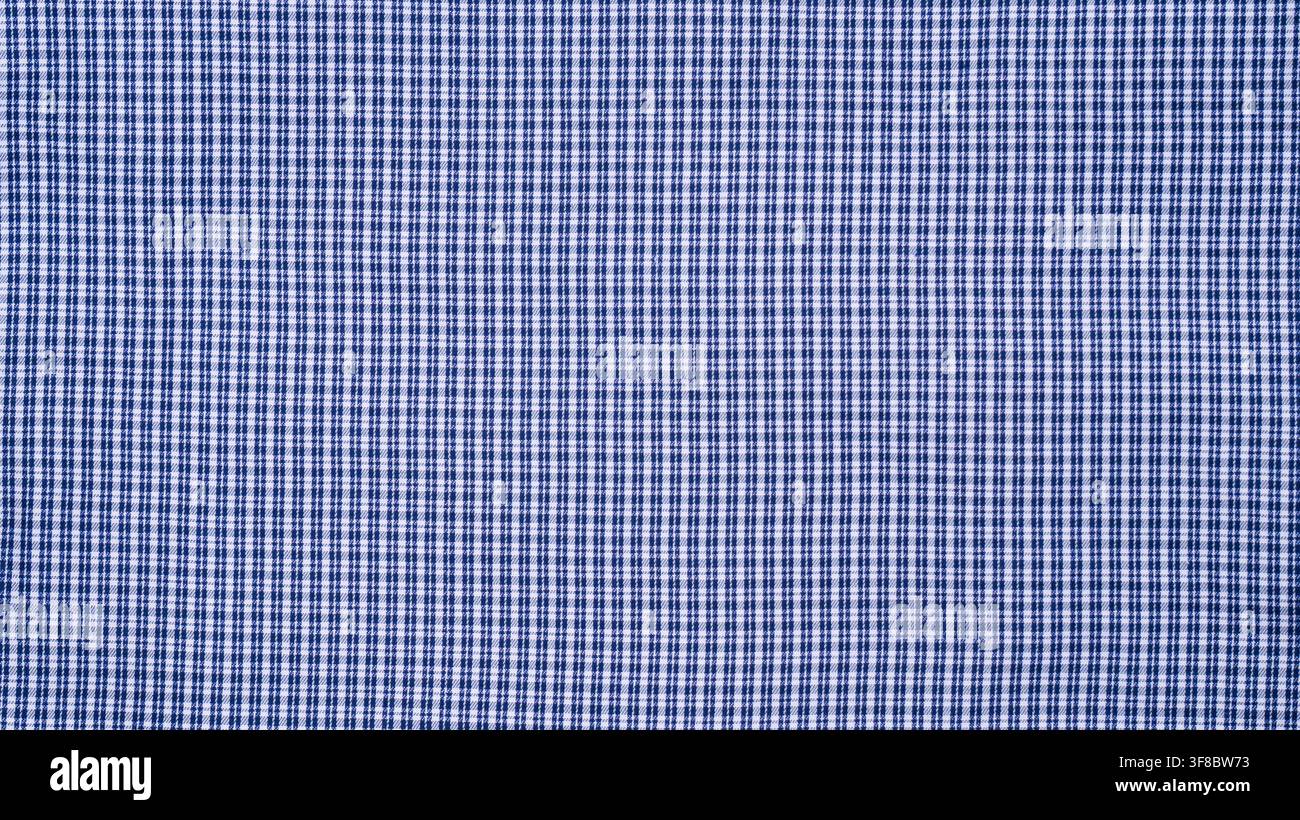 Blauer karierter Stofftextur-Hintergrund im Nahaufnahme, geeignet für Hemdmaterial, Kleidungshintergrund, Textildesign, Bekleidung und Modemuster Stockfoto