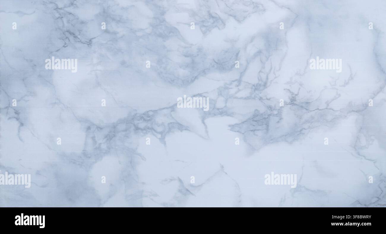 Saubere weiße Marmorstruktur mit weichen grauen Adern, geeignet für luxuriöse Hintergründe, Produktpräsentation, Innendesign, Küchenoberfläche Stockfoto