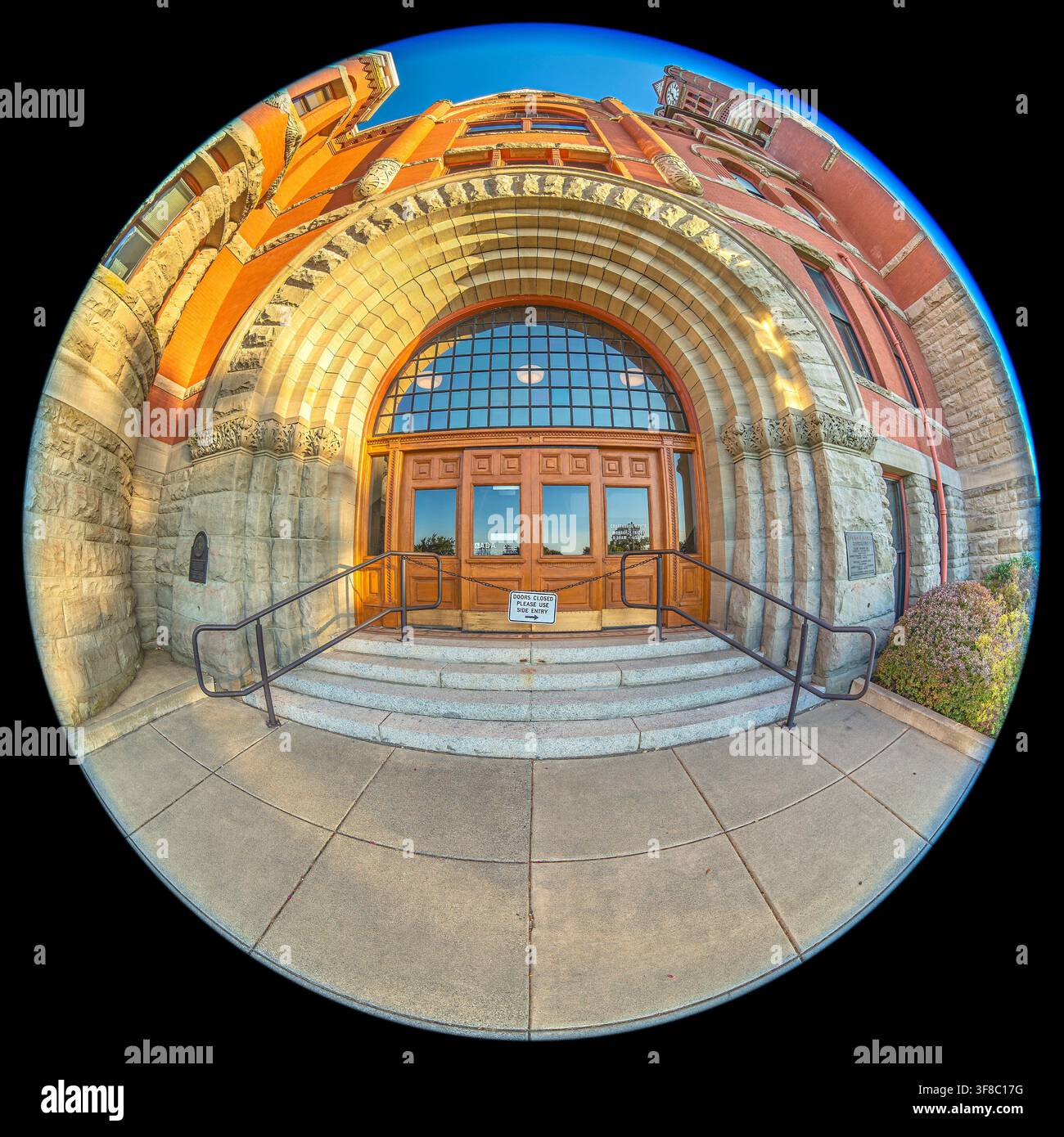 Der ehemalige Haupteingang des Jefferson County Courthouse in Port Townsend, WA. Erbaut im Jahr 1890. Stockfoto