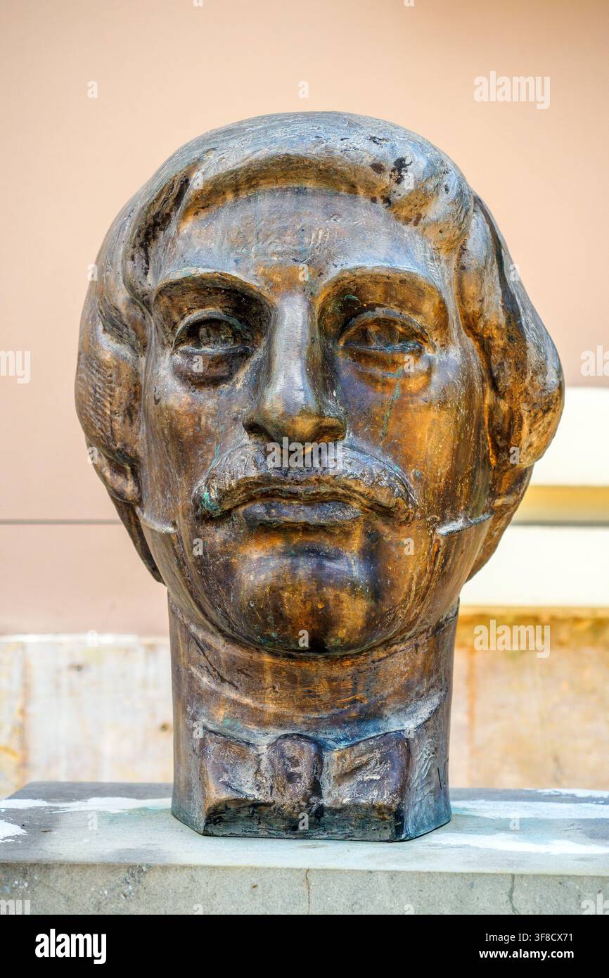 Bronzekopfskulptur von Naum Veqilharxhi (1797-1846) albanischer Anwalt und Gelehrter - Korce, Albanien Stockfoto