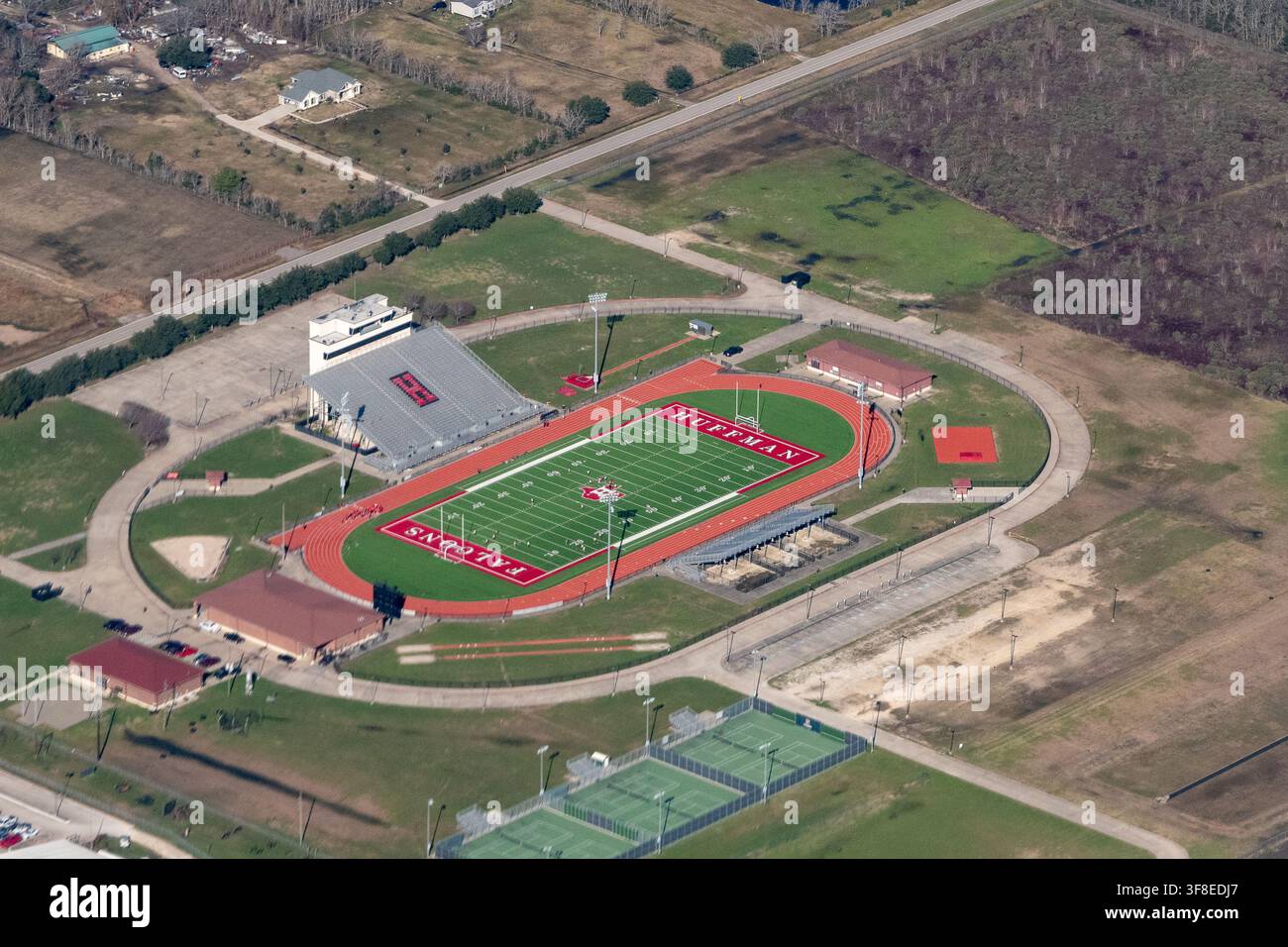 Luftbild des Falcon-Stadions der Hargrave High School in Huffman, Texas, während eines Football-Trainings Stockfoto
