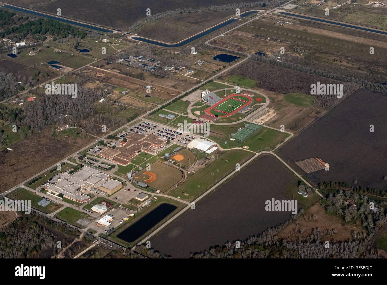 Luftbild der Hargrave High School und des Falcon Stadiums im Huffman Independent School District Stockfoto